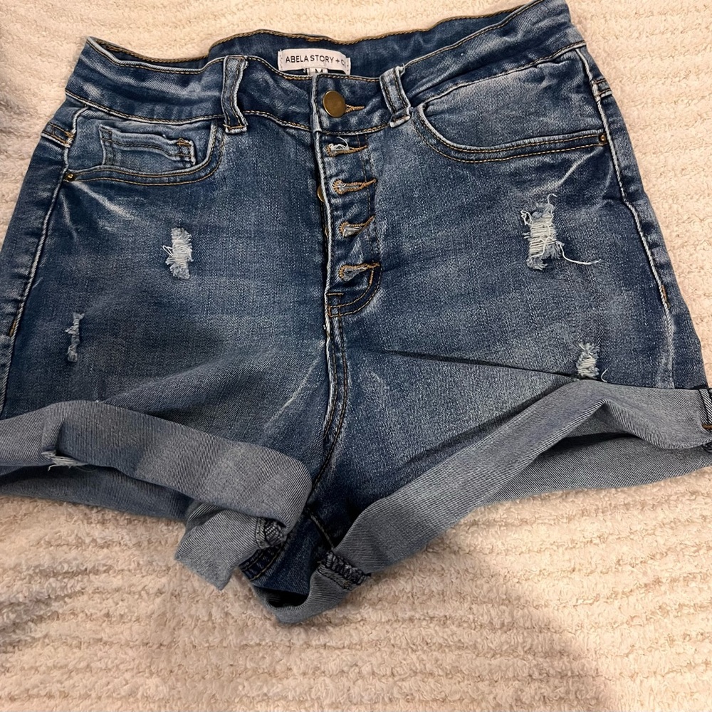Abela Shorts